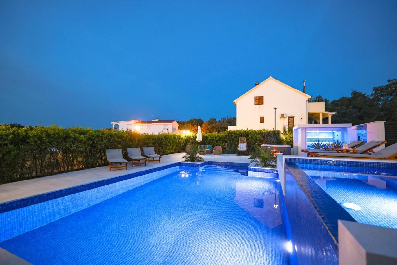 Villa Pino With Pool, Sauna & Jacuzzi Petrčane Dış mekan fotoğraf